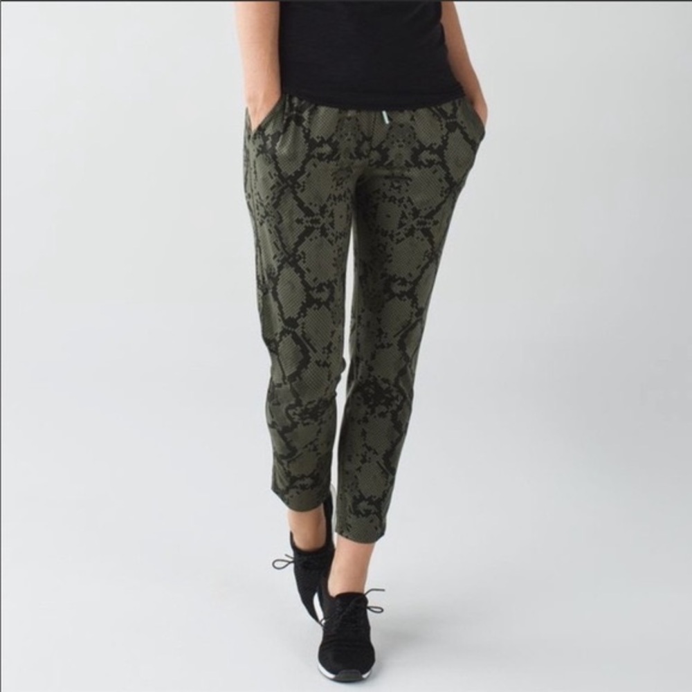 Lululemon Snake Green Python Joggers Size 10 Womens